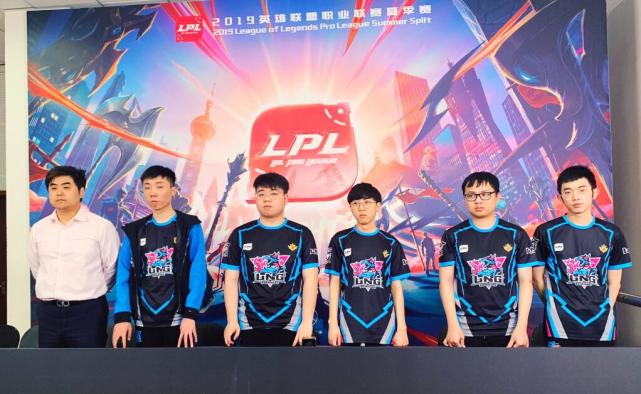 上占据绝对 上占据绝对