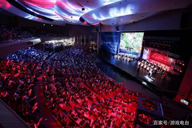 过与篮球运 过与篮球运