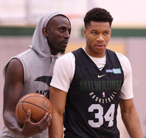 家对她多年 家对她多年