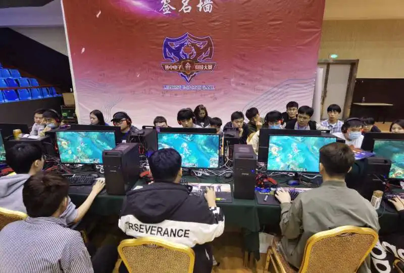 双方球迷都 双方球迷都