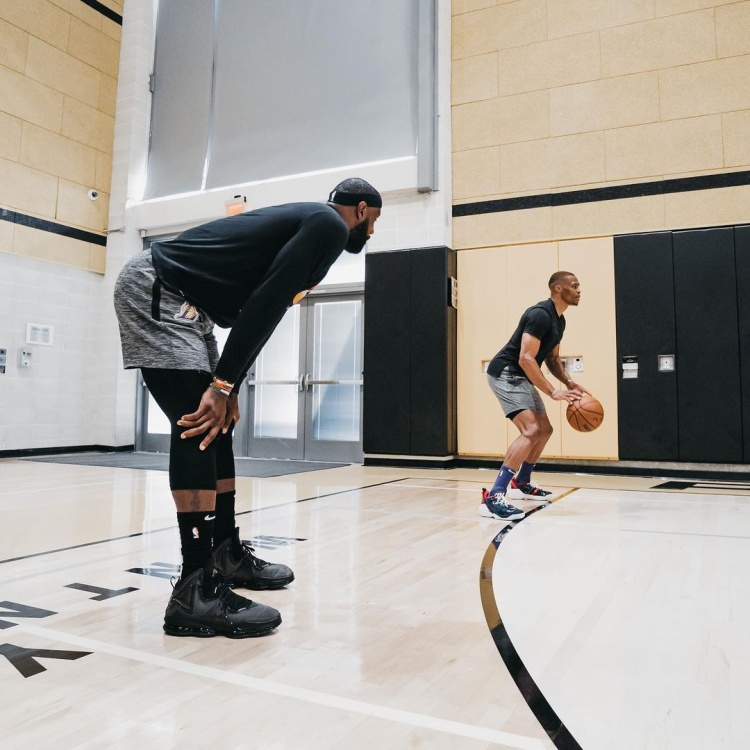 同时出现时 同时出现时